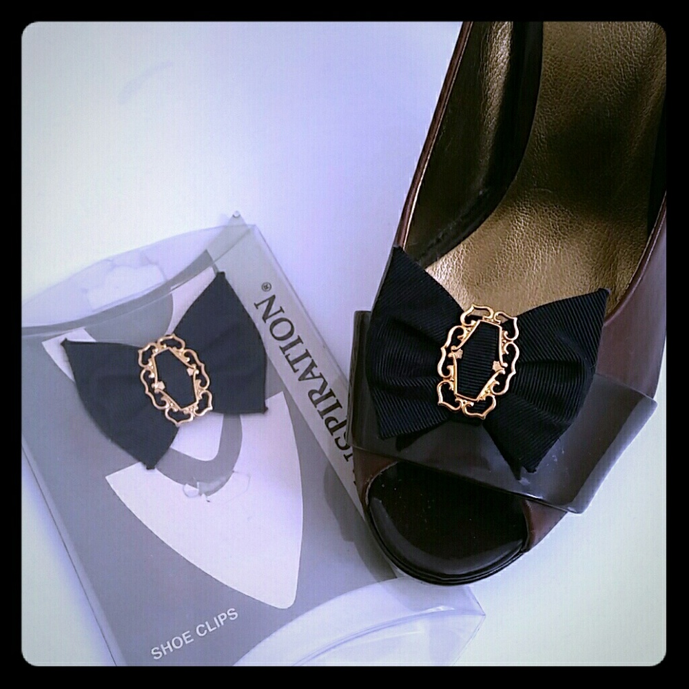 Shoe/Purse black bow with gold broach clips.